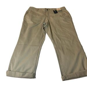 St. John’s Bay Khaki Girlfriend Capris 🆕